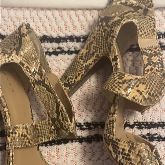 Women’s Heels - Picture 3 of 4